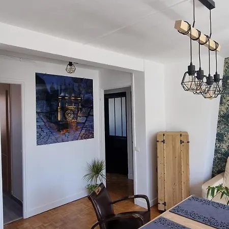 Le Petit Horloge Apartment *