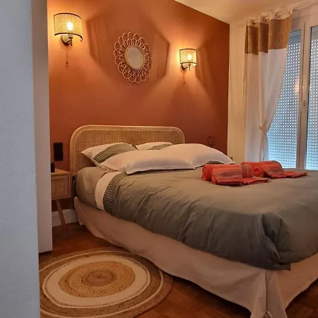 Le Petit Horloge Apartment *